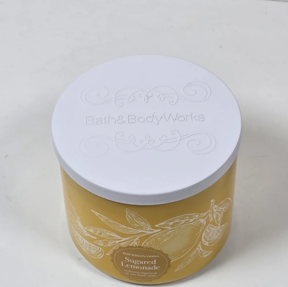 Bath & Body Works Sugared Lemonade 3 Wick Candle Nwt - Picture 3 of 4